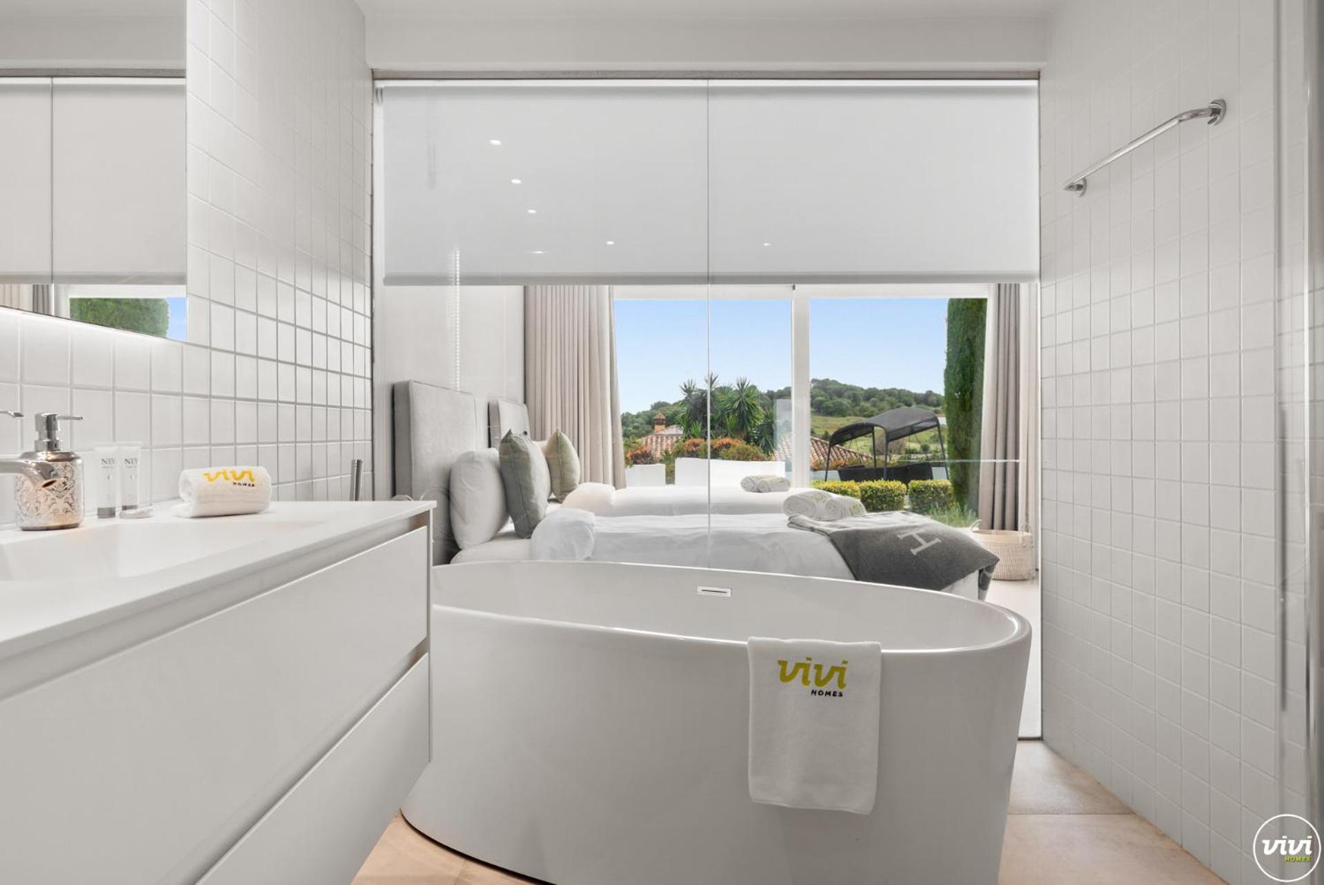 ViVi Homes -Villa Carat Pool, Cinema, Golf & Terrace