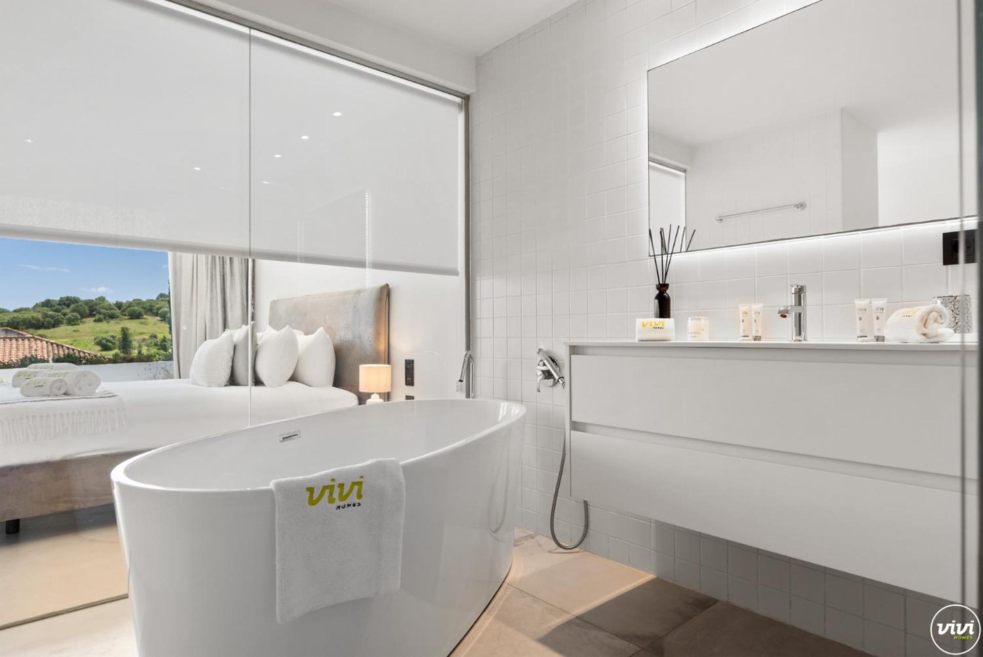 ViVi Homes -Villa Carat Pool, Cinema, Golf & Terrace