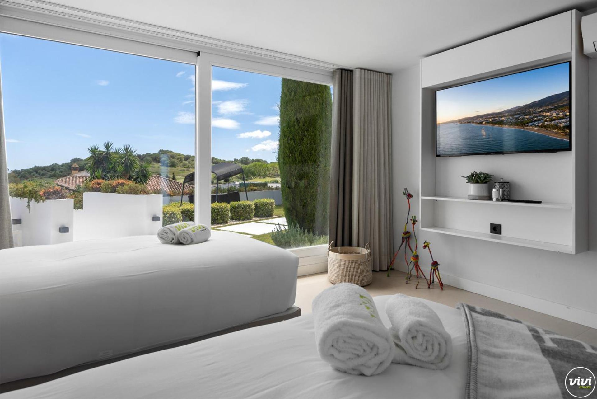 ViVi Homes -Villa Carat Pool, Cinema, Golf & Terrace