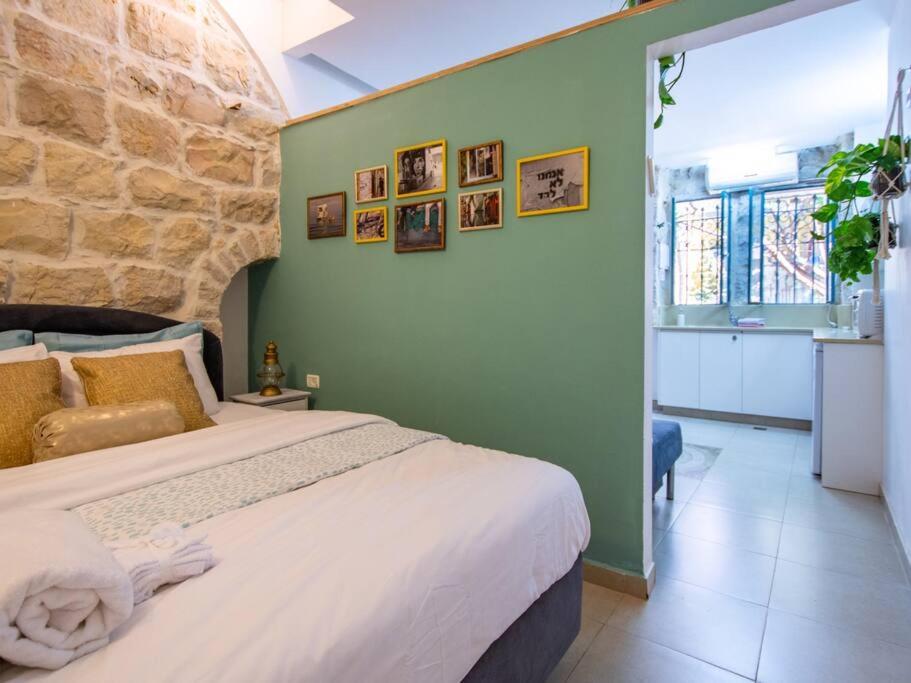 Authentic Jerusalem Apt, Cosy and Central! view 2