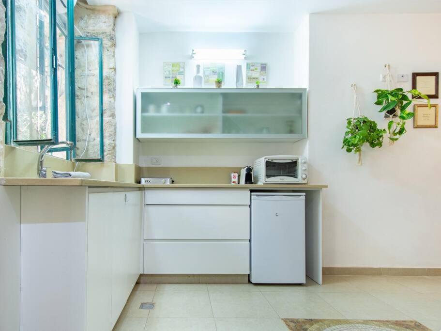 Authentic Jerusalem Apt, Cosy and Central! view 3