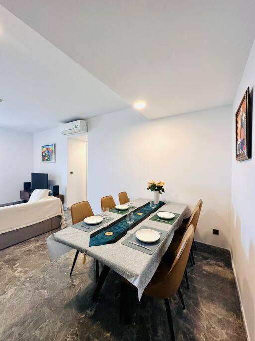D1mension 3BR Luxury Condo City Center in Dist 1