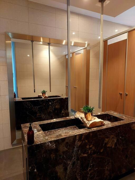 D1mension 3BR Luxury Condo City Center in Dist 1