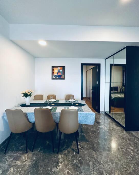 D1mension 3BR Luxury Condo City Center in Dist 1