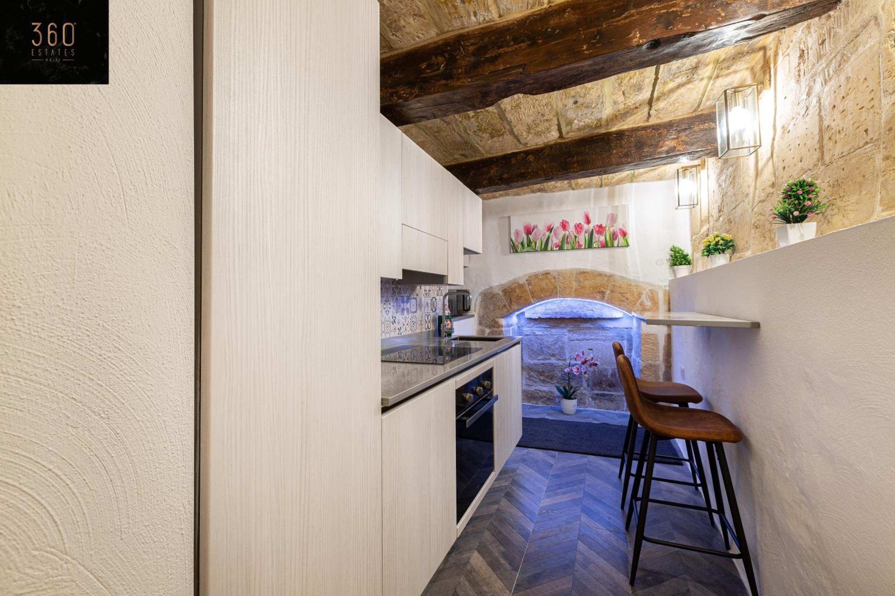 1BR Charming townhouse in capital city with WIFI by 360 Estates view 5