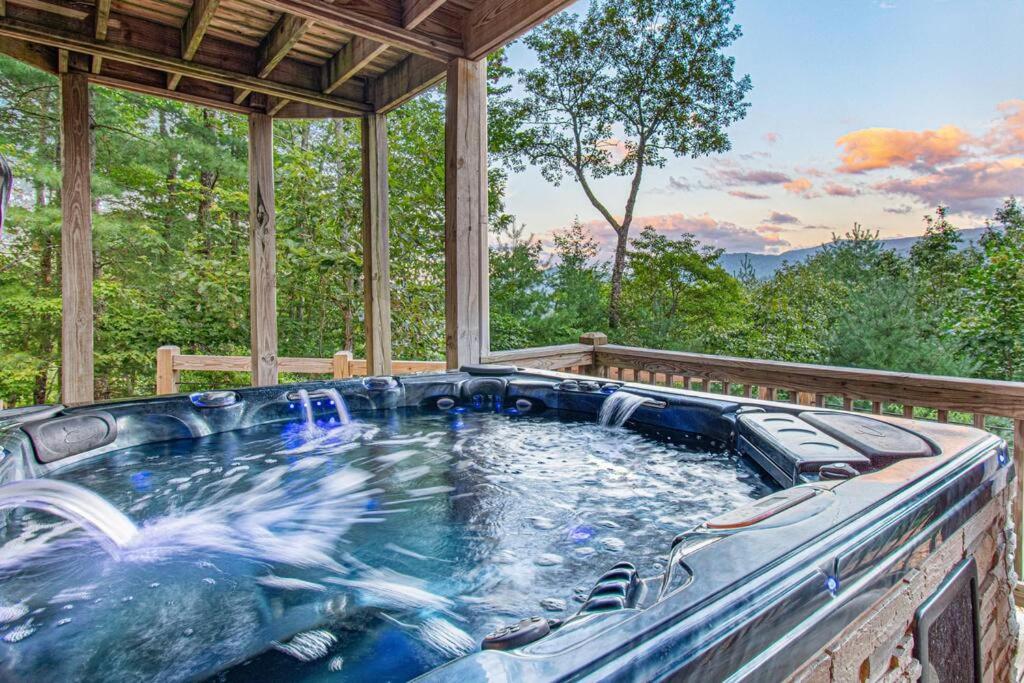 Cherry Log Summit Cabin by BK Stays - Family Friendly - Playground - Game Room - Jacuzzi - Amazing Mountain Views view 3