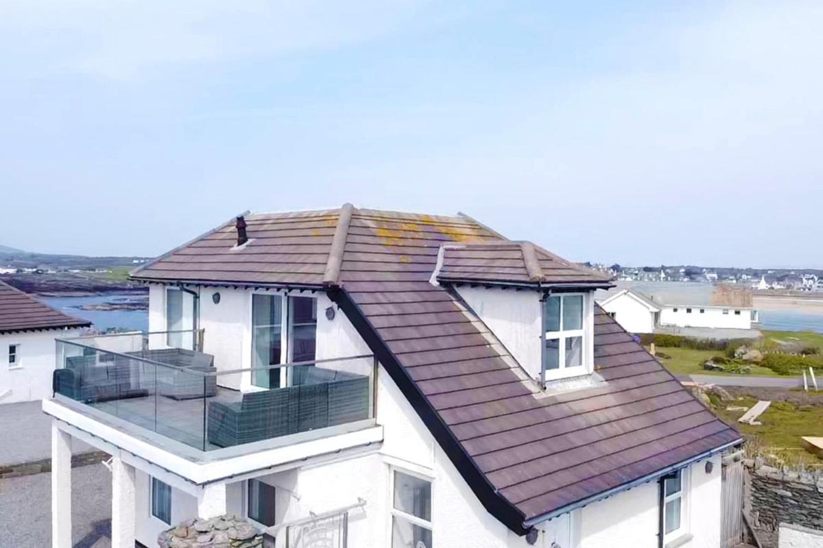 PLAS GWYN-3 BED-LUXURY SEA VIEW APT view 3