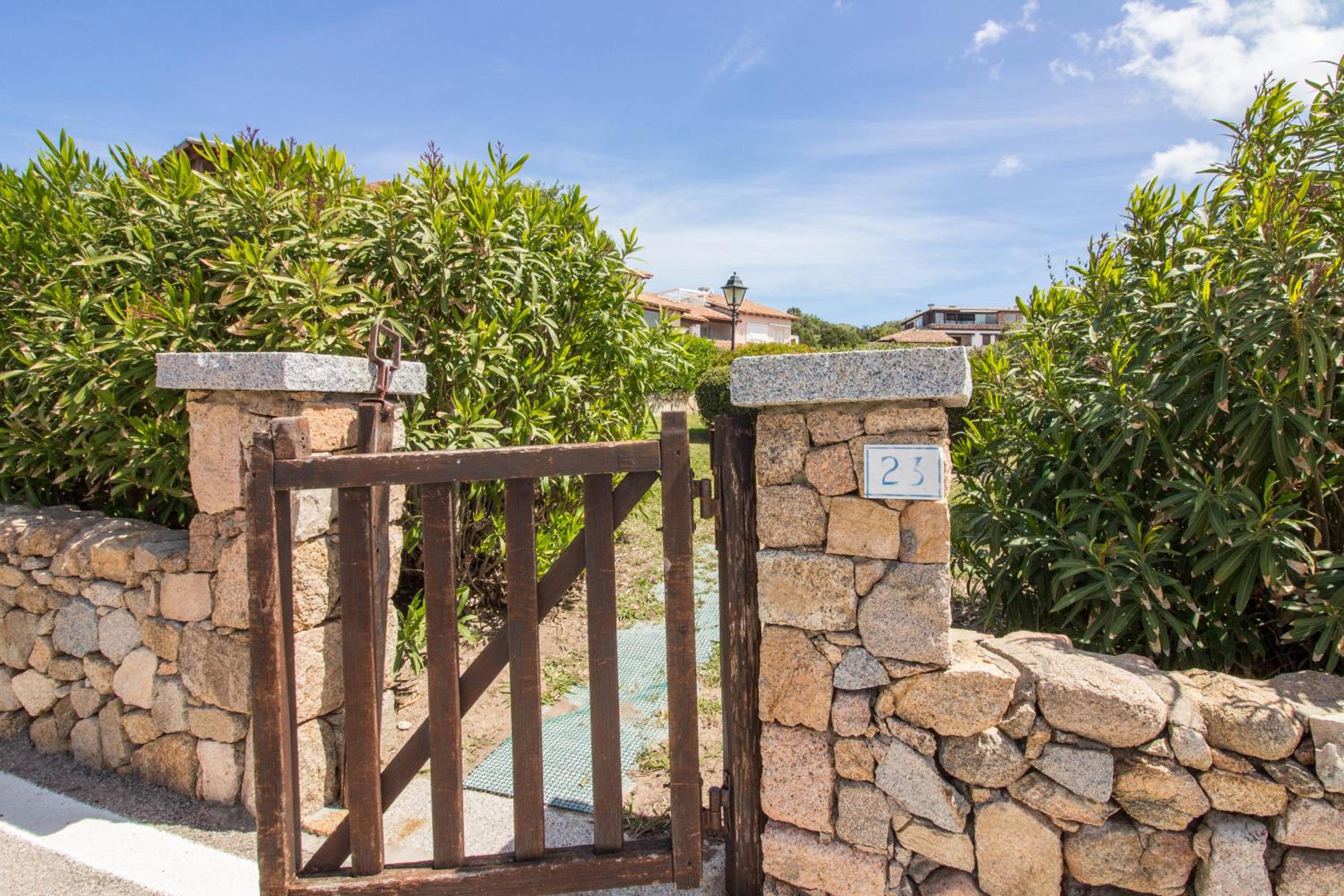 Sea View Studio with Private Garden and Parking! view 3