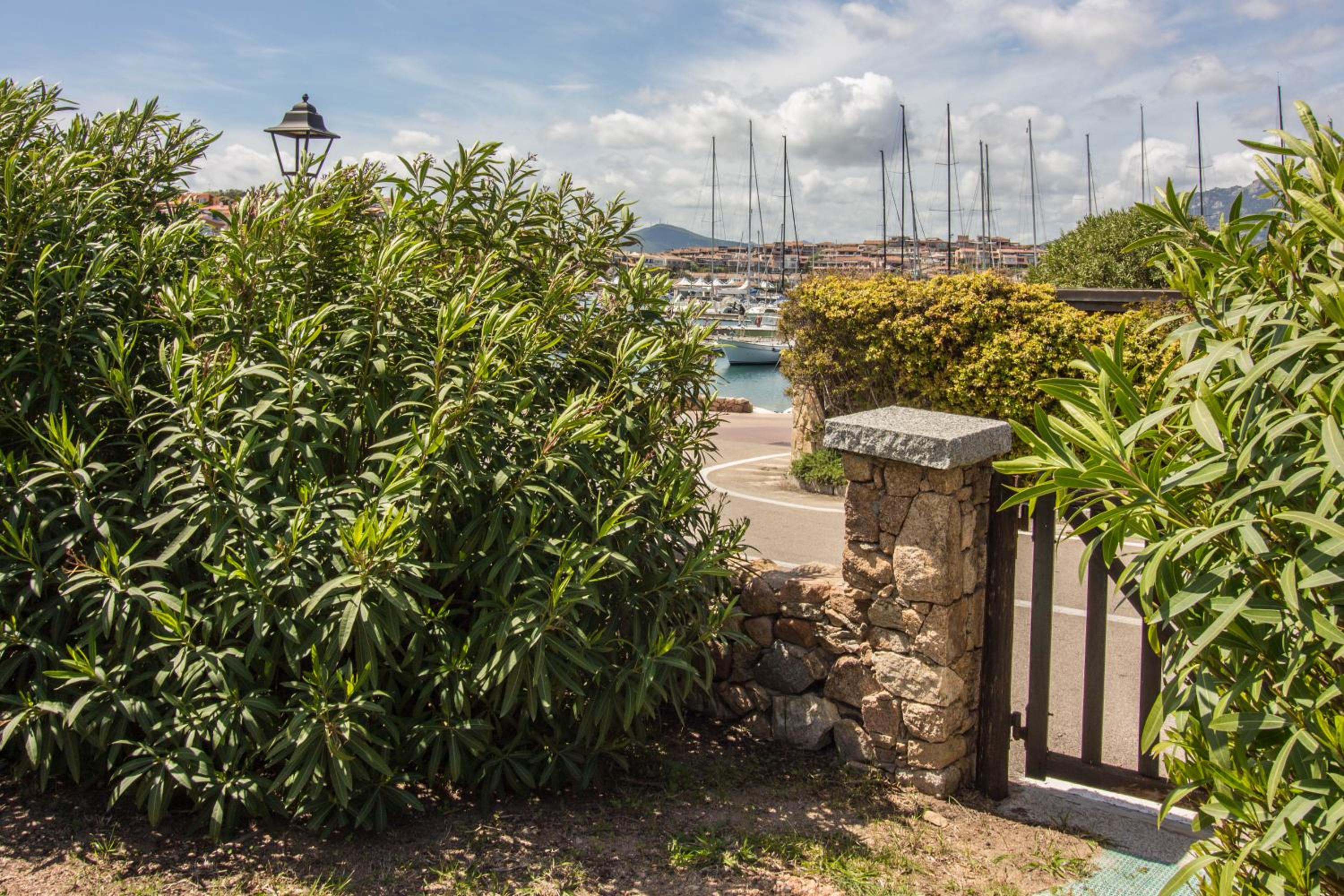 Sea View Studio with Private Garden and Parking! view 4