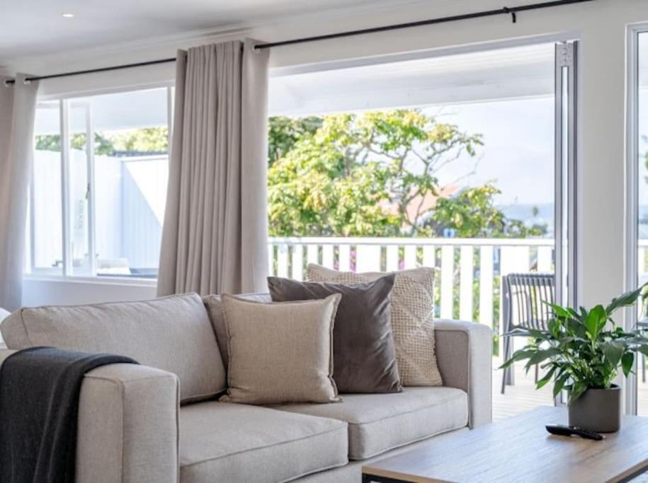 Romantic Villa1 Getaway on the Knysna Lagoon view 2