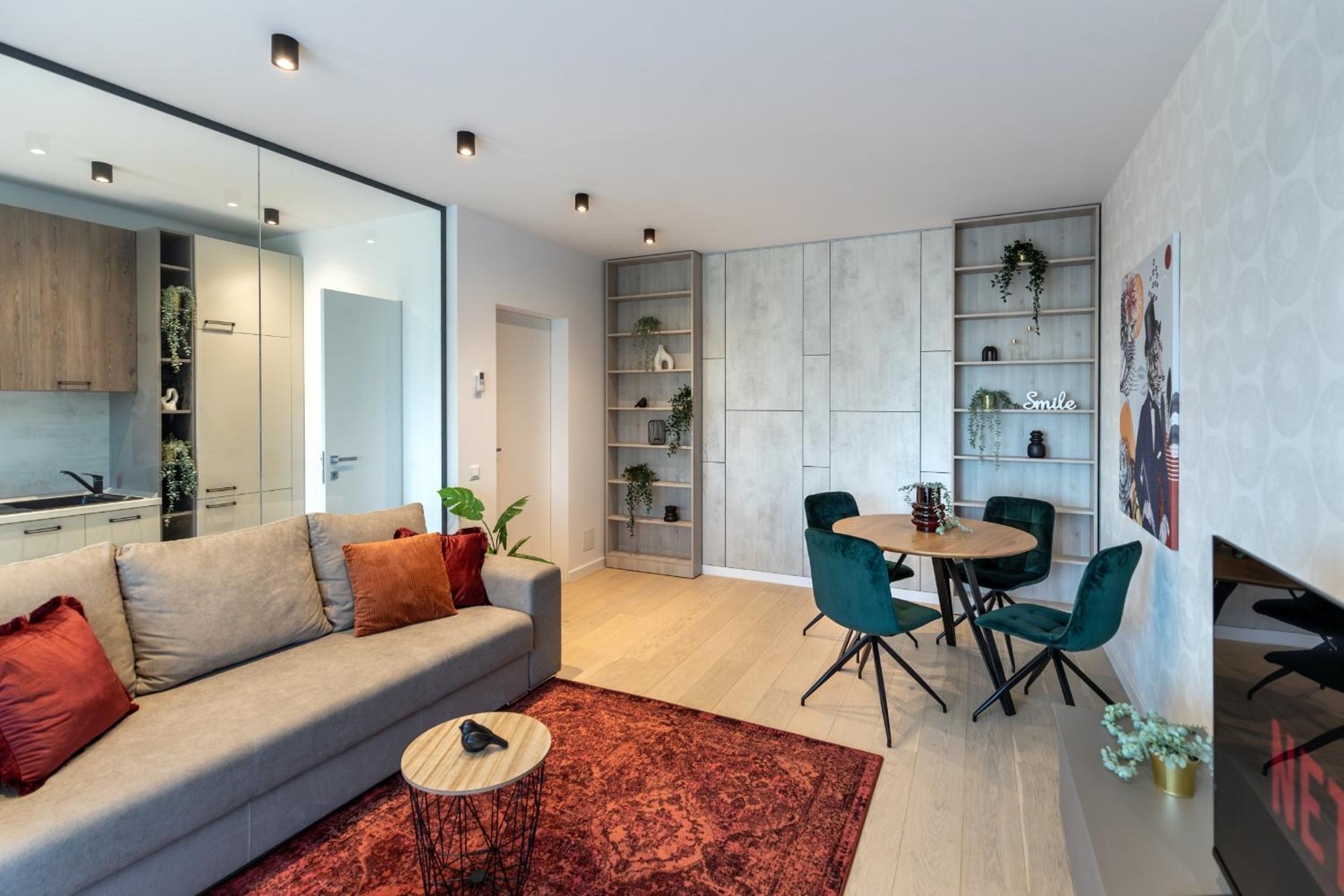 Stylish 1BR Apartment with Balcony in Vibrant Business Area view 4