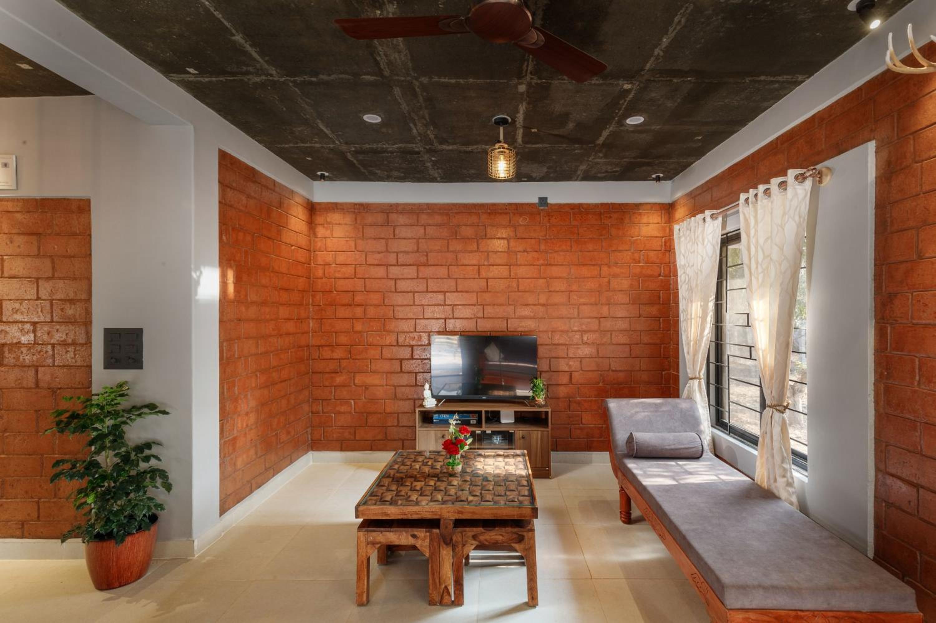 Alphanso Stay by Secret Turtle 2BHK AC Pvt Pool view 3