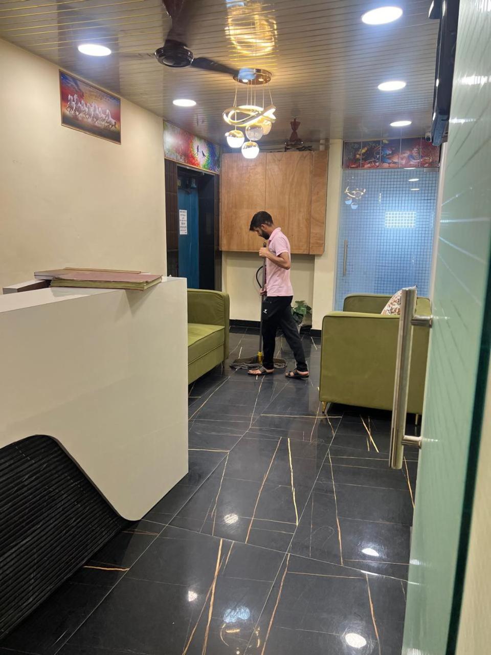 Hotel Kaushambi Grand