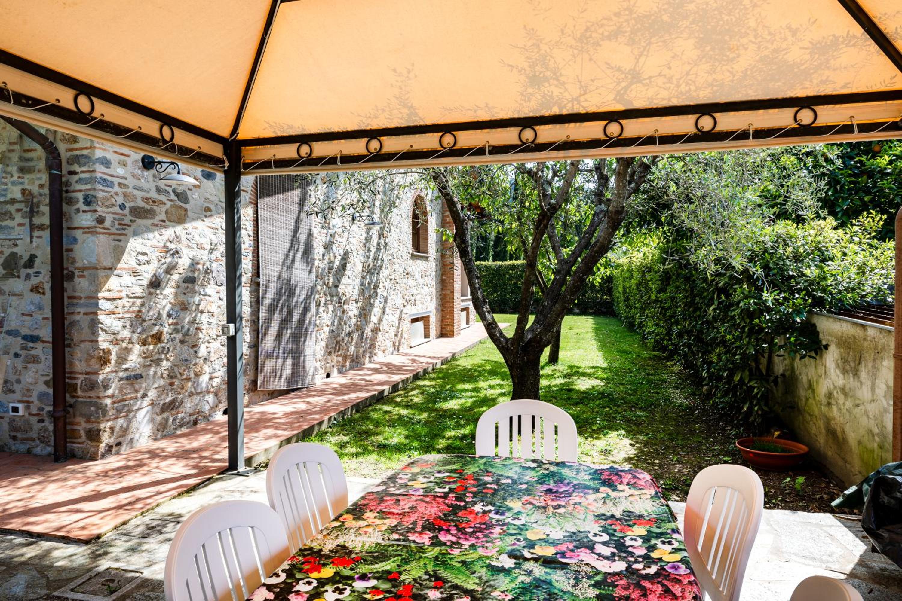 Villa Vittoriano - Surrounded By Nature - Happy Rentals view 3