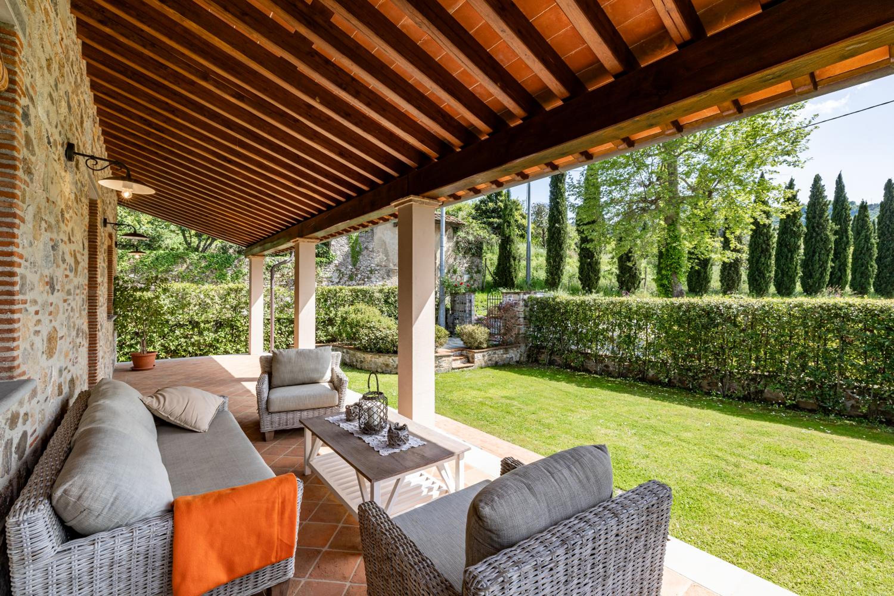 Villa Vittoriano - Surrounded By Nature - Happy Rentals view 2