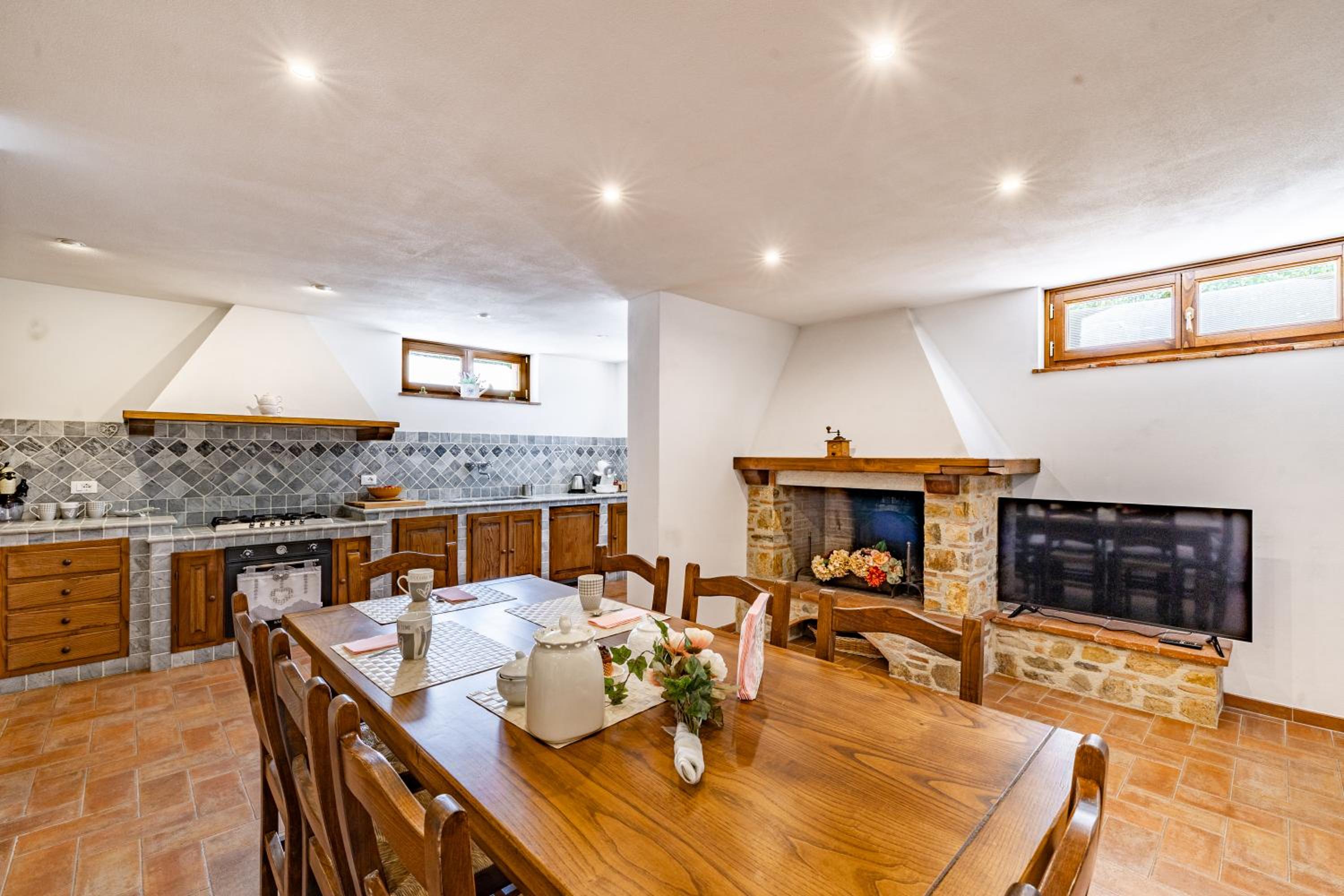 Villa Vittoriano - Surrounded By Nature - Happy Rentals view 5