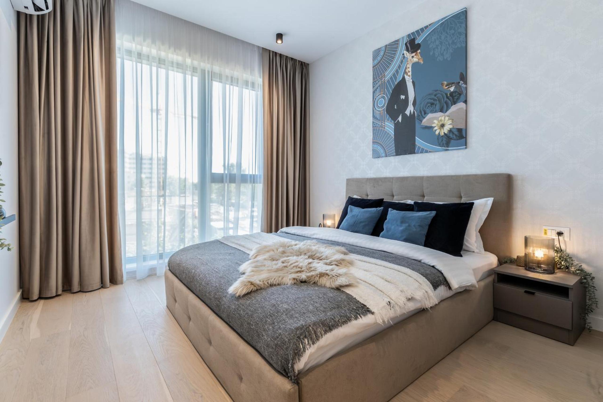 Stylish 1BR Apartment with Balcony in Vibrant Business Area view 5