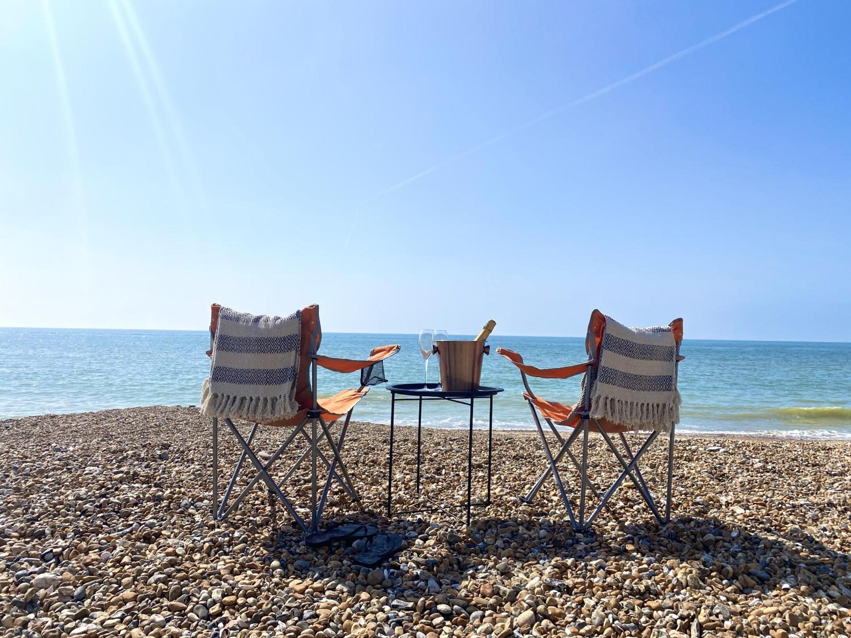 Stunning 2 Bed Apartment Sea Views and Parking view 5