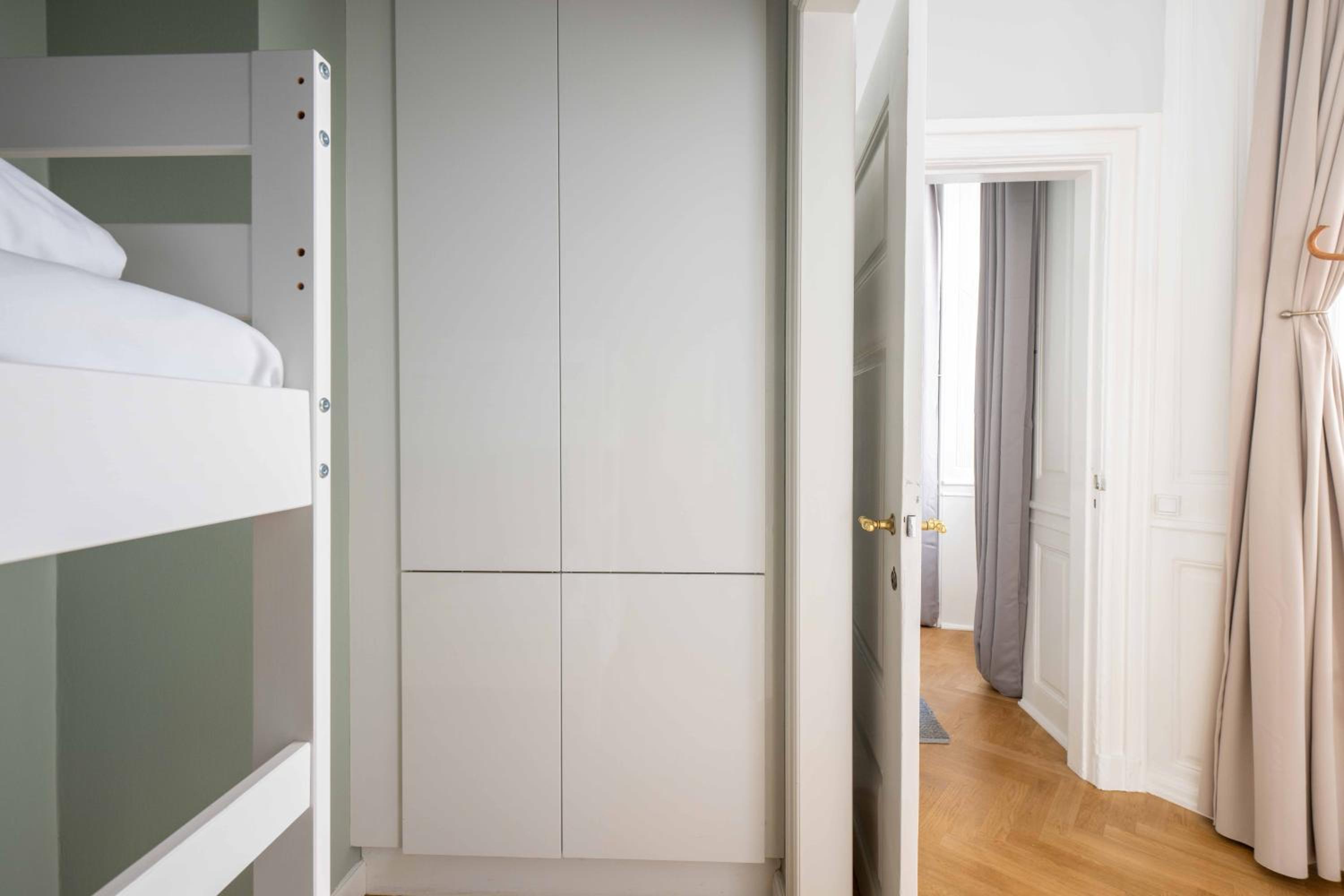 Lavish 4BR Apartment in the Heart of CPH by The Canals view 4