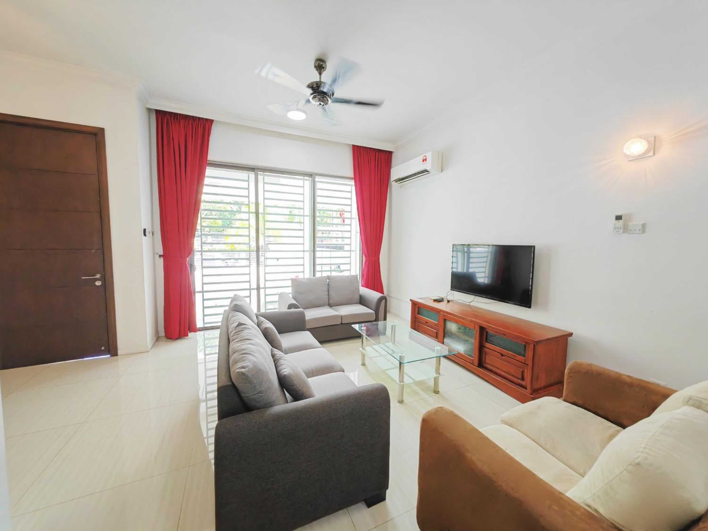 162 Home4Stay Deluxe Big 3story 6Rooms 20pax Wedding USM Arena Bridge photo 2