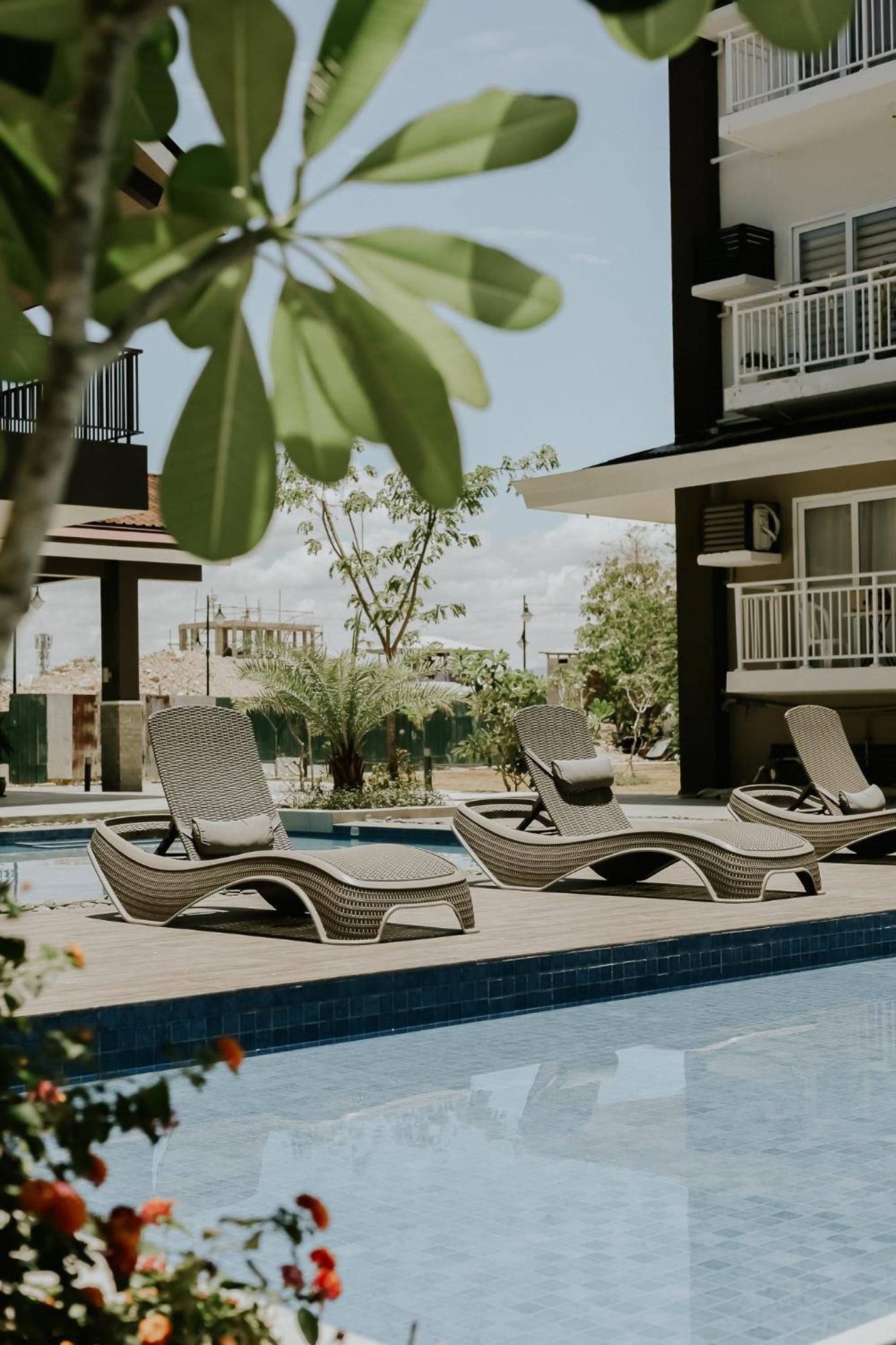 Amani Grand #332, Near Mactan Airport,Fast WIFI, Netflix & Pool view 4