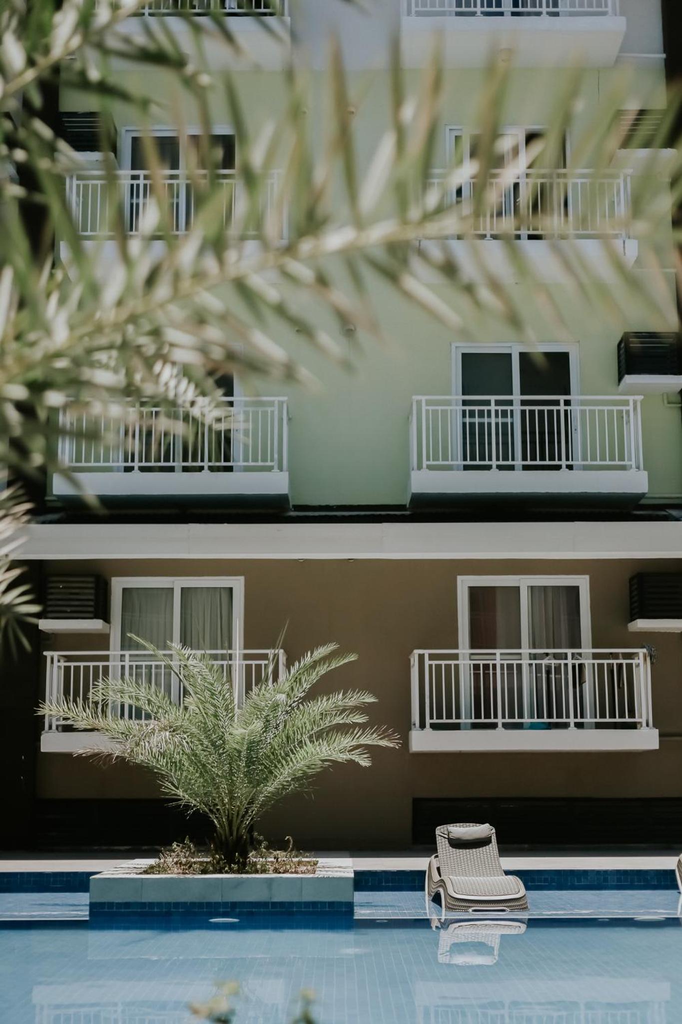 Amani Grand #332, Near Mactan Airport,Fast WIFI, Netflix & Pool view 5