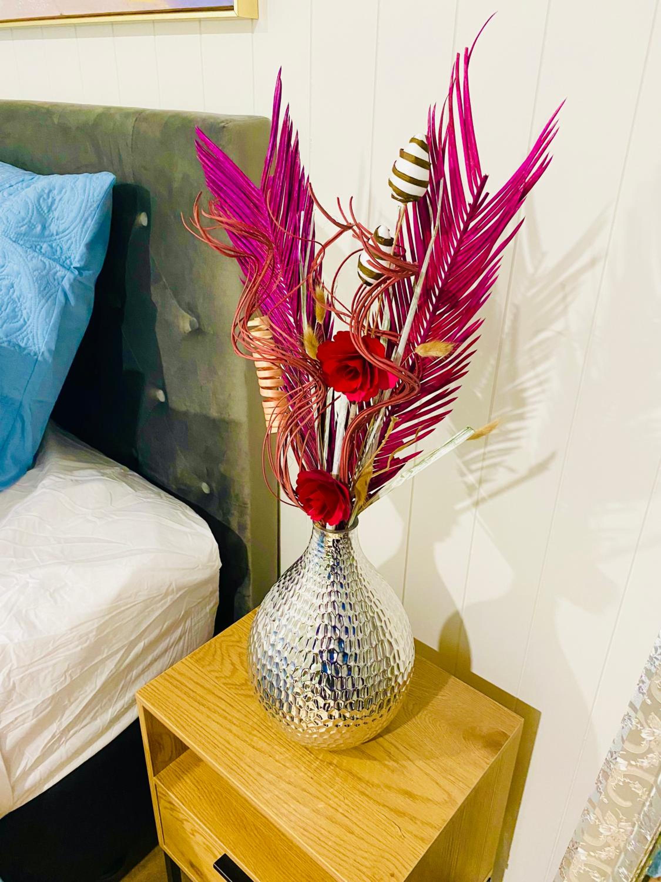 Aucklands Cosy Home Getaway view 5