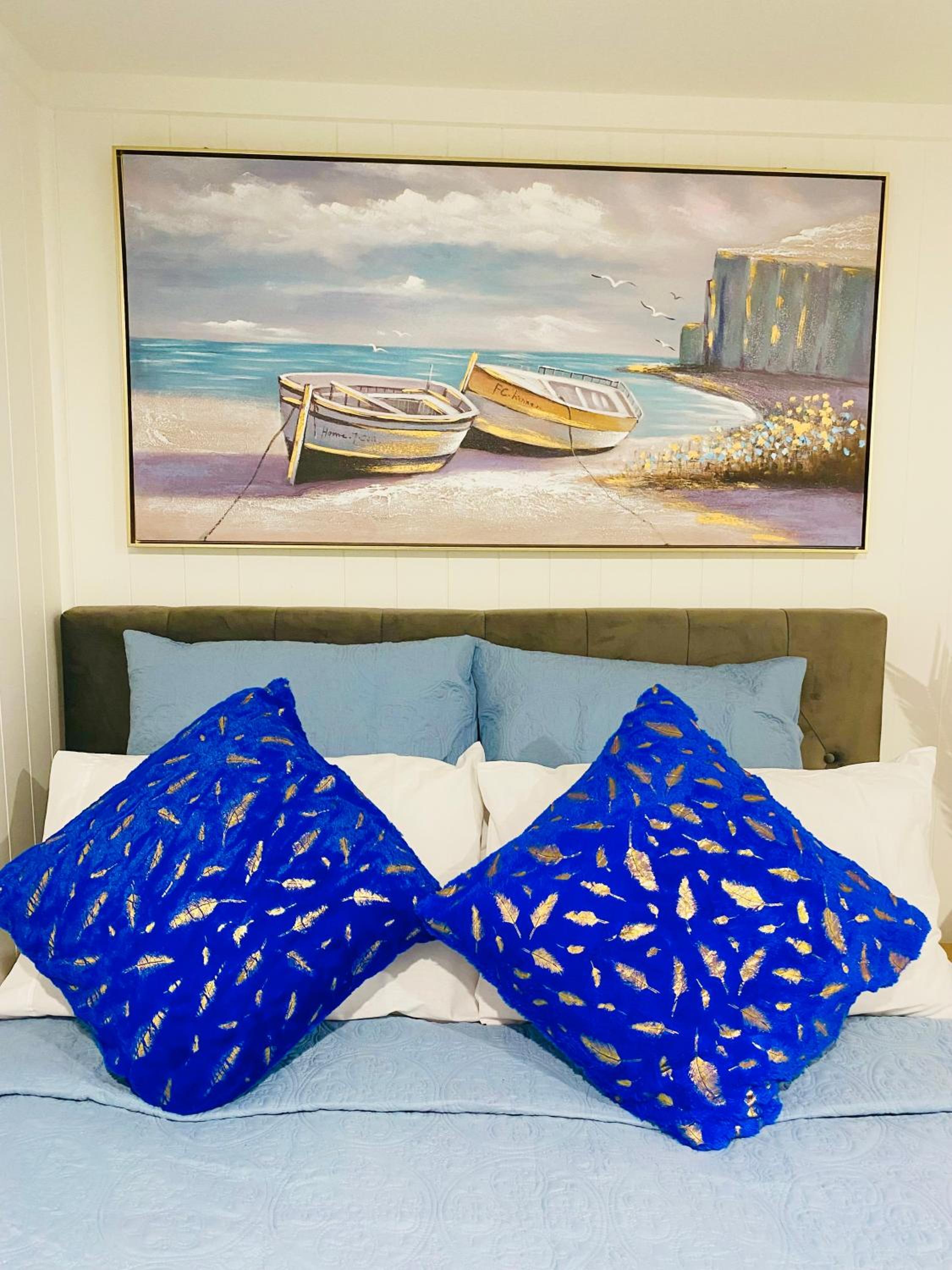 Aucklands Cosy Home Getaway view 3