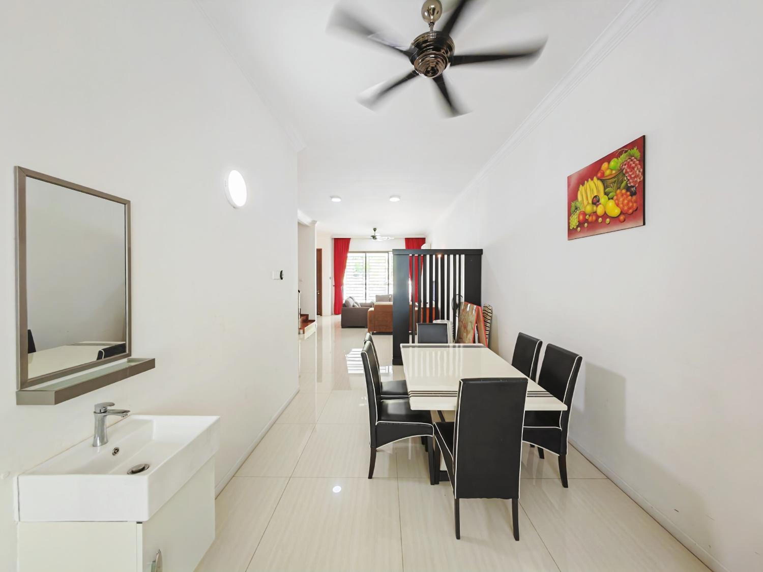 162 Home4Stay Deluxe Big 3story 6Rooms 20pax Wedding USM Arena Bridge photo 5