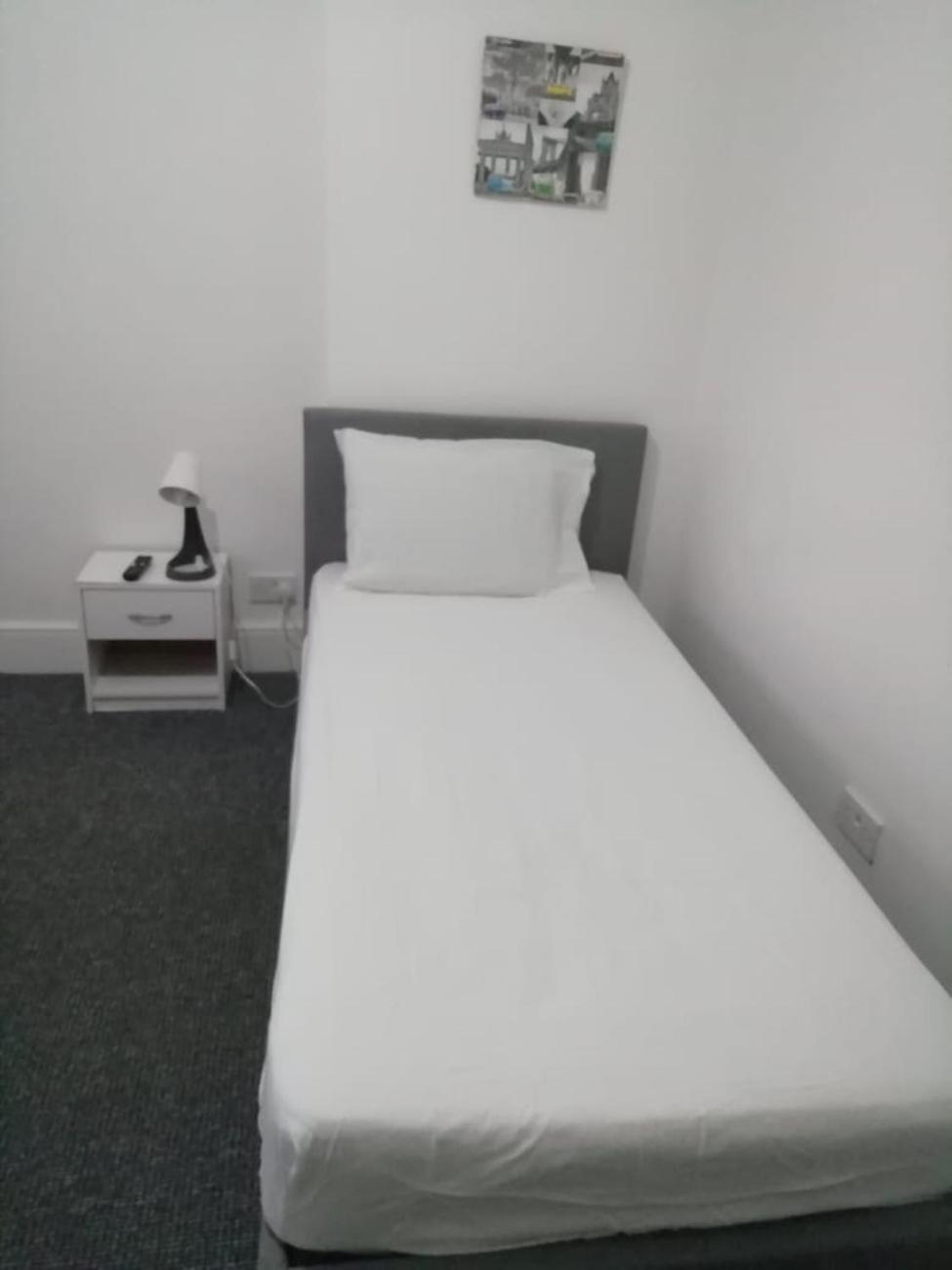 Single Room Shared bathroom Free Street Parking Near Anfield LFC view 4