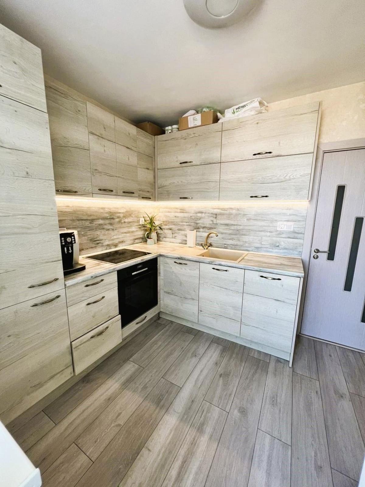 City Leisure in a Flower Sea Apartment, Burgas Lazur
