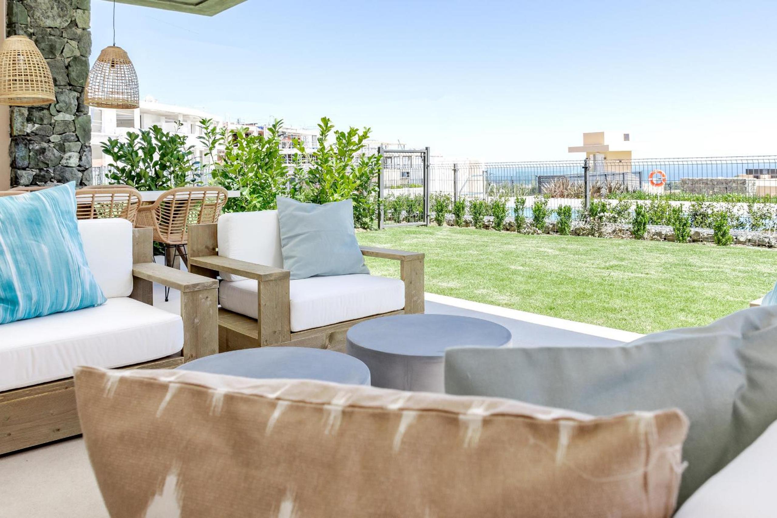 LO - Luxury 3 bedroom apartment stunning views