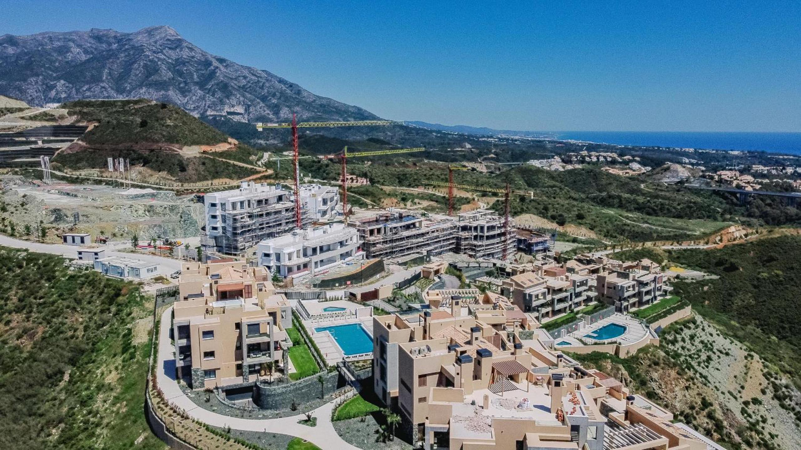 LO - Luxury 3 bedroom apartment stunning views