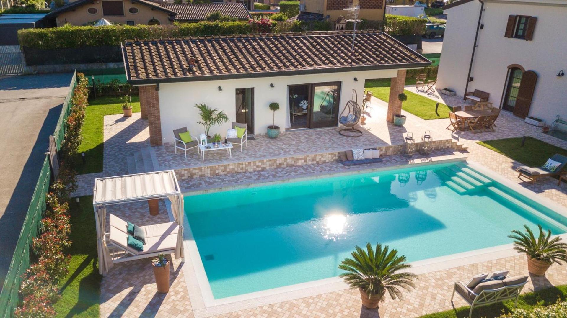 Viareggio Vacations - The Luxury Beach Villa with shared Swimming Pool, between Viareggio and Torre del Lago Puccini - Property Image 2