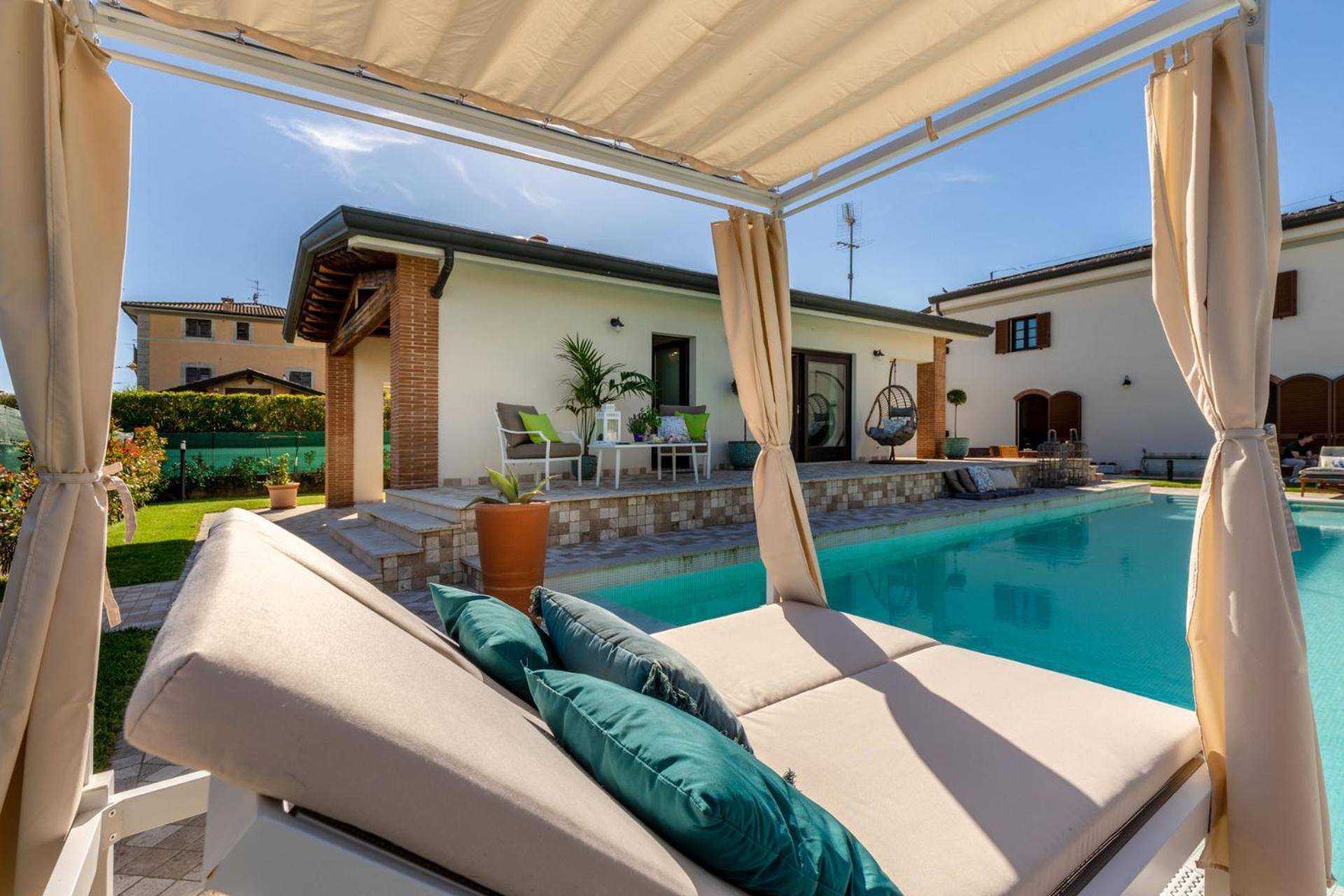 Viareggio Vacations - The Luxury Beach Villa with shared Swimming Pool, between Viareggio and Torre del Lago Puccini - Property Image 16