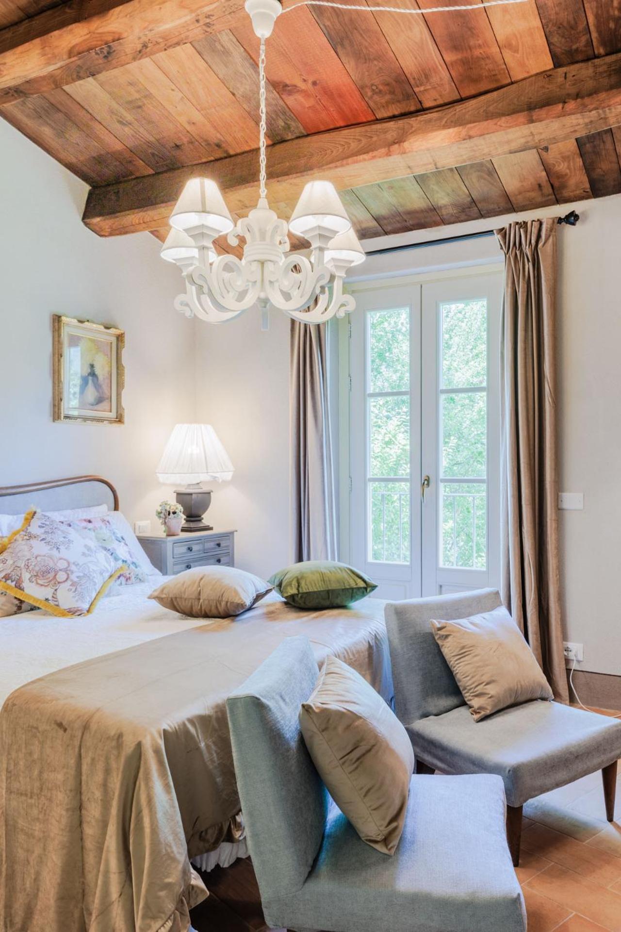 La Vaseria Country House with Secret Garden and pool