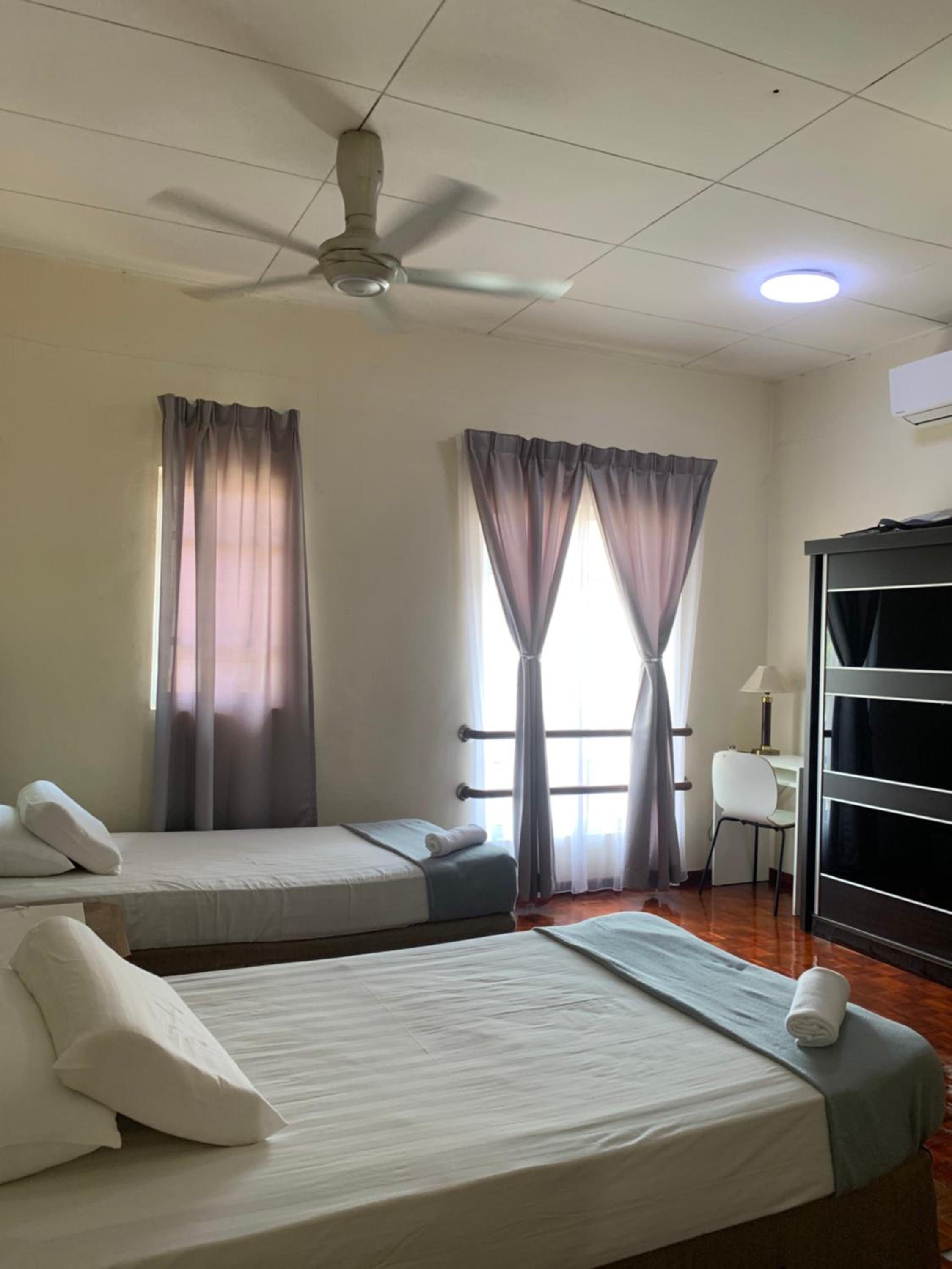 Landed 3BR near Bangi Wonderland - Wi-Fi, Netflix photo 2