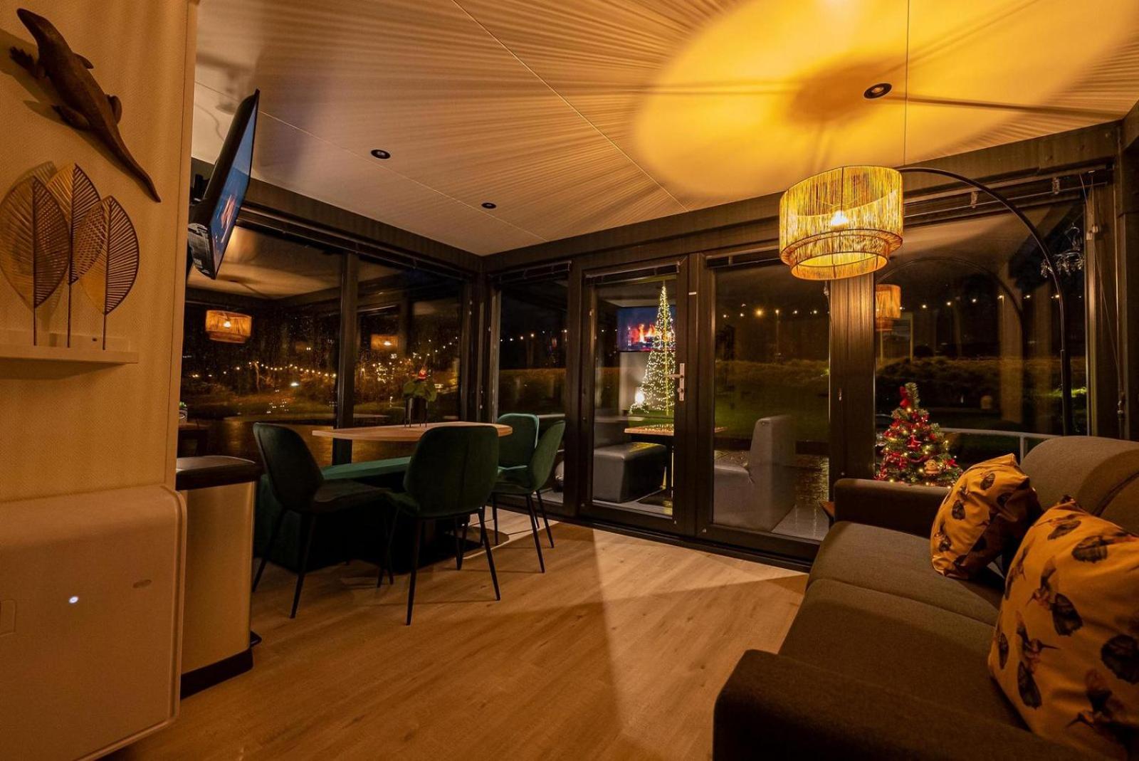 Houseboat Marina Mookerplas 4-6 persons roof terrace view 5