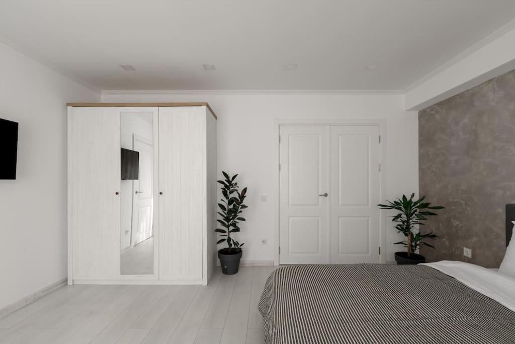 Flatkeepers - downtown suite view 3