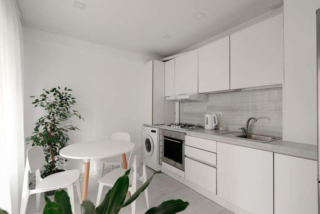 Flatkeepers - downtown suite view 4