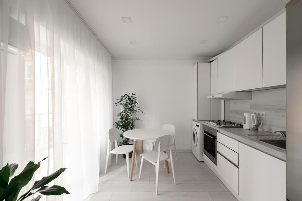 Flatkeepers - downtown suite view 5