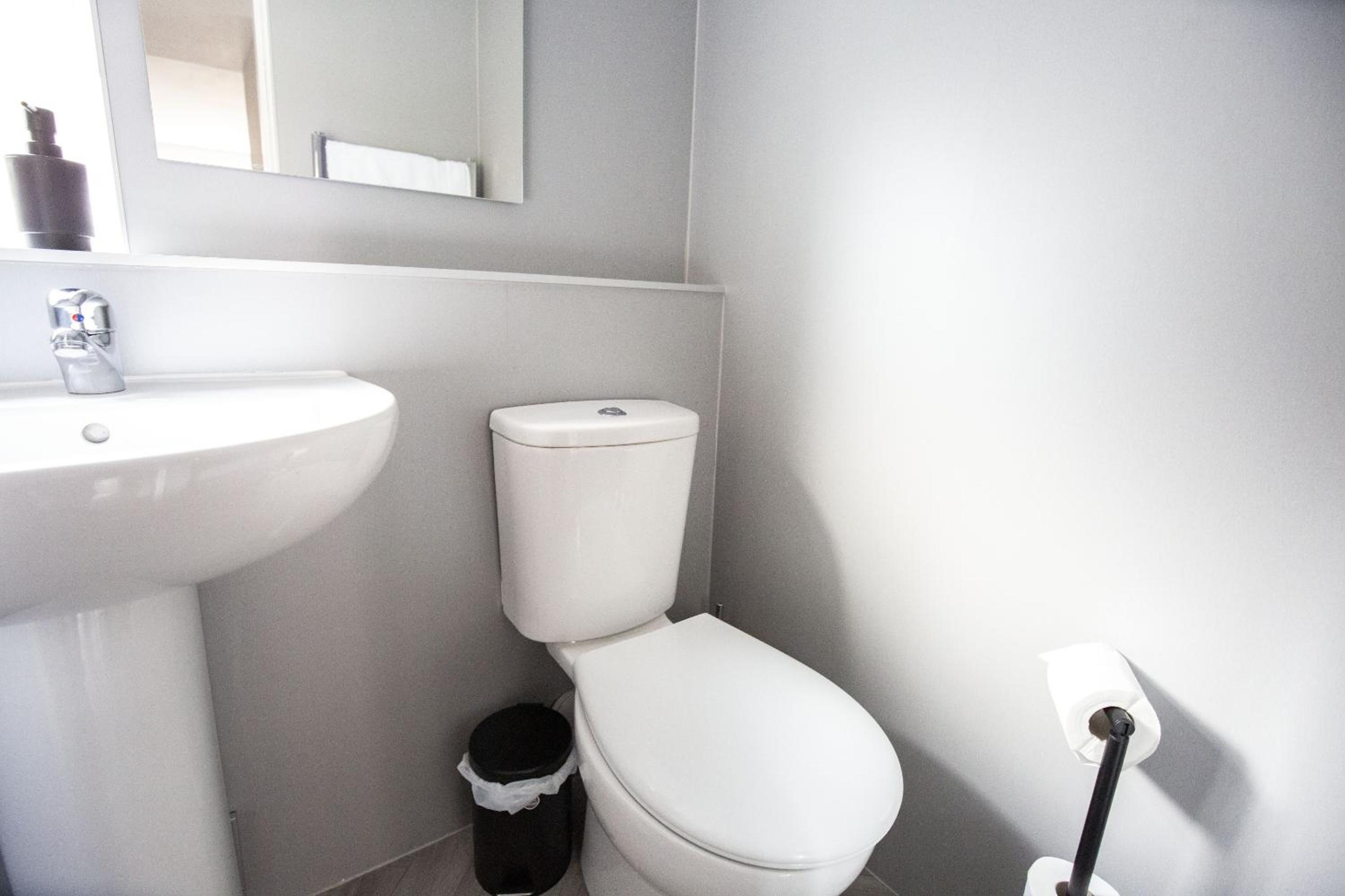 Rothes Residence - SJA Stays - Luxury 3 Bed House view 3
