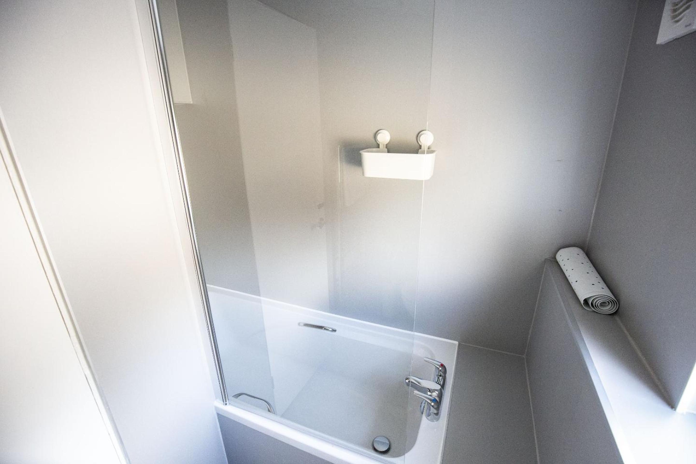 Rothes Residence - SJA Stays - Luxury 3 Bed House view 4
