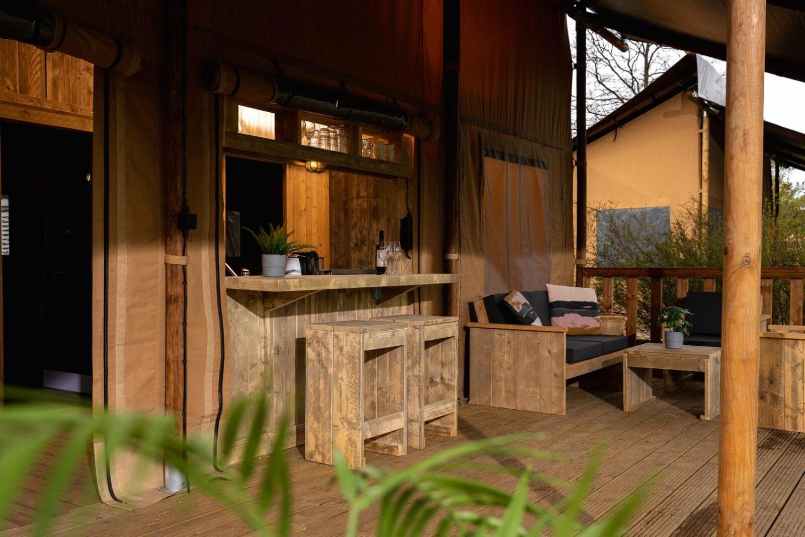 Safari tent the bartenter with private sanitary facilities 5 pers. view 2