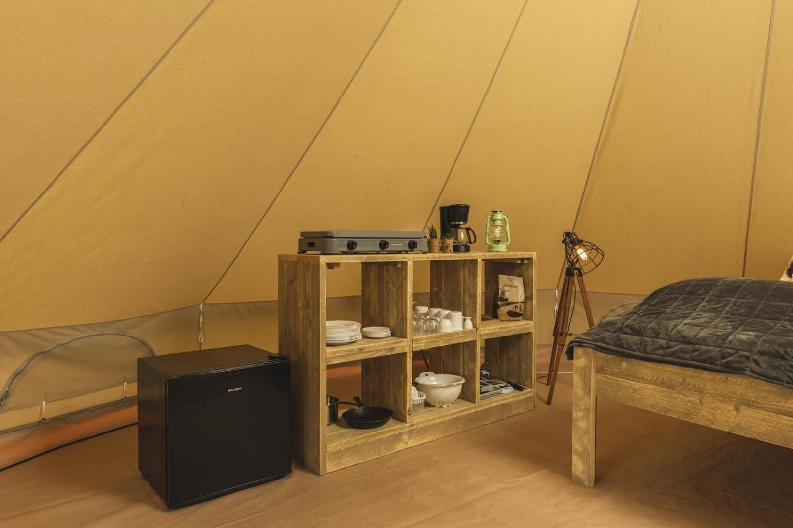 Happy in the meadow tent with private sanitary facilities 2 pers. view 2