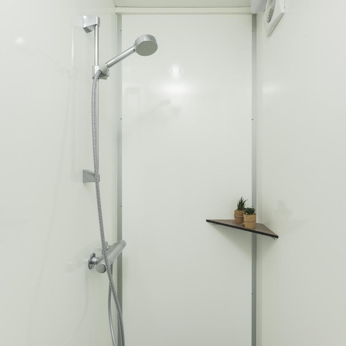 Happy in the meadow tent with private sanitary facilities 2 pers. view 4
