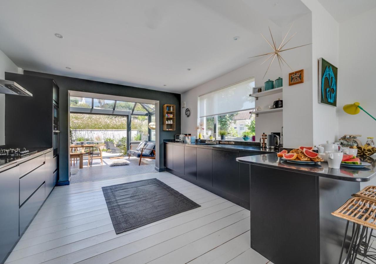 4 Bed in Mawgan Porth oc-p00608 view 3
