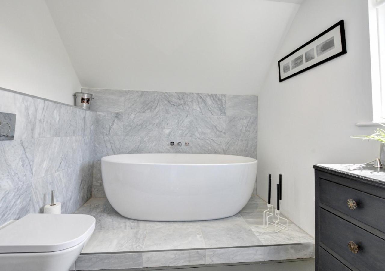 4 Bed in Mawgan Porth oc-p00608 view 5