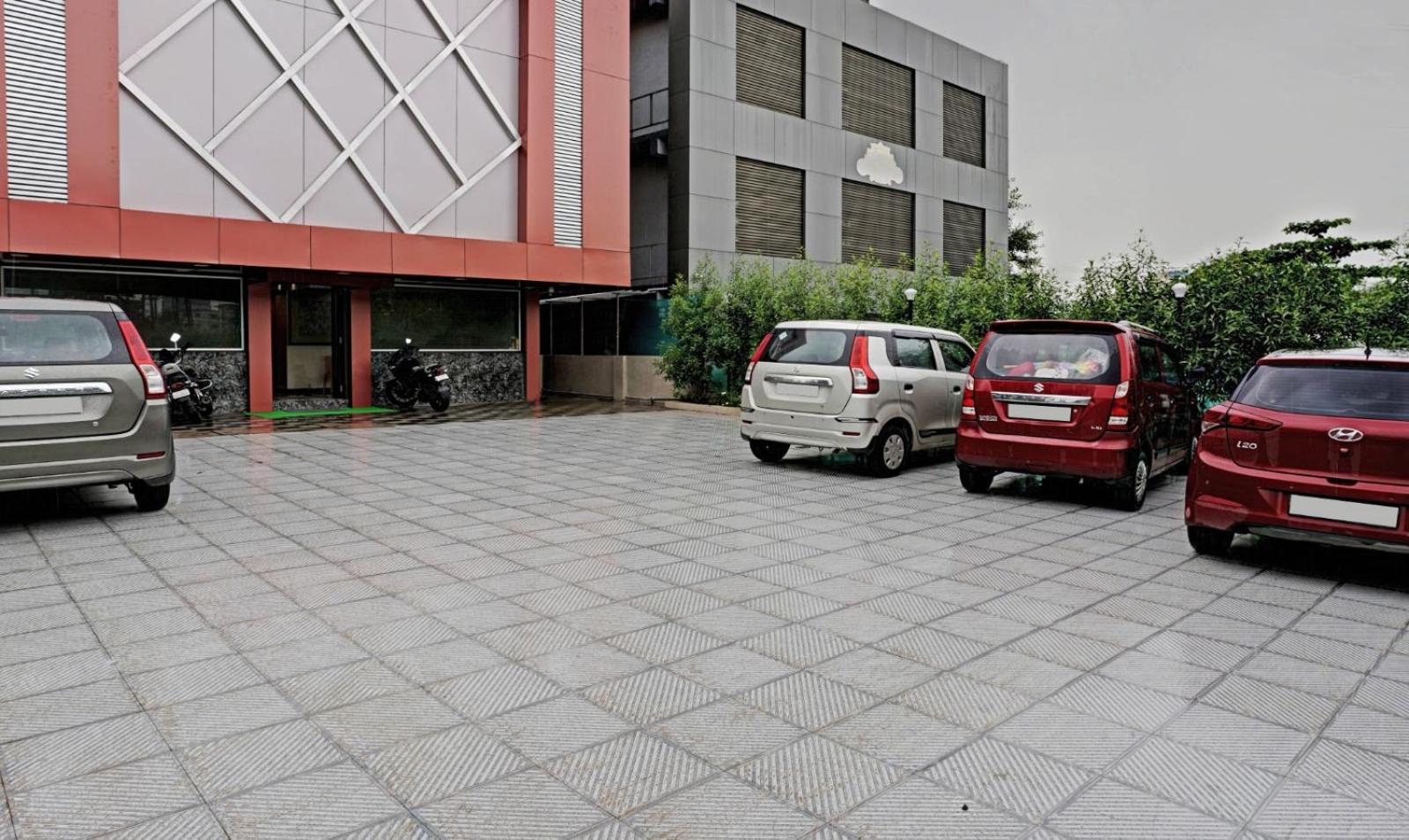 Glitz Hotels Golden Birds - Mahape, Navi Mumbai