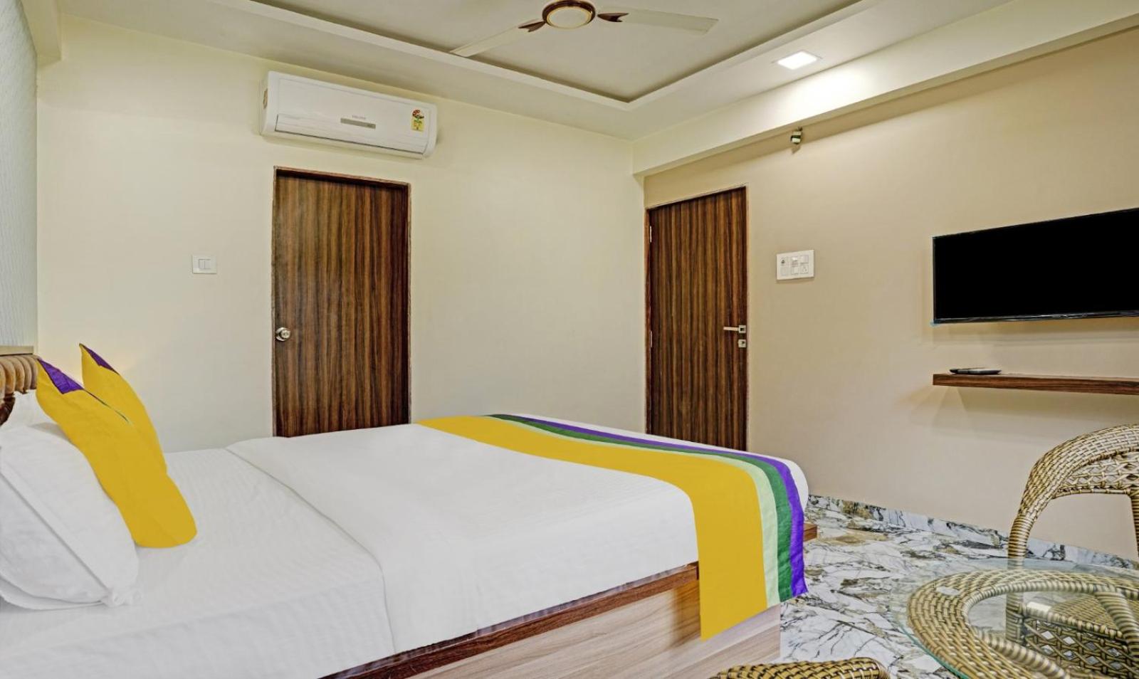 Glitz Hotels Golden Birds - Mahape, Navi Mumbai